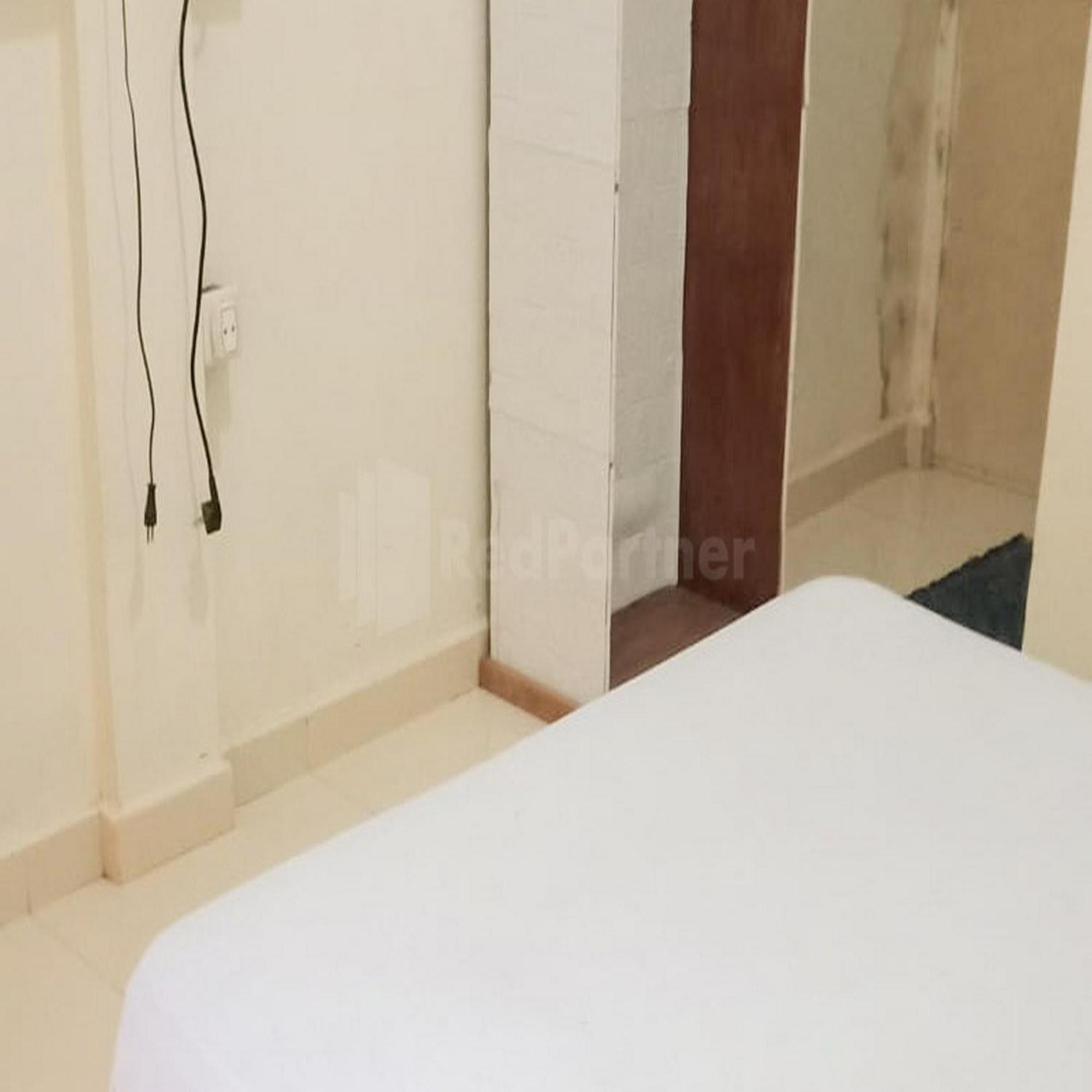 Wisma Pinggir Mitra Reddoorz Tanjungpinang Bagian luar foto